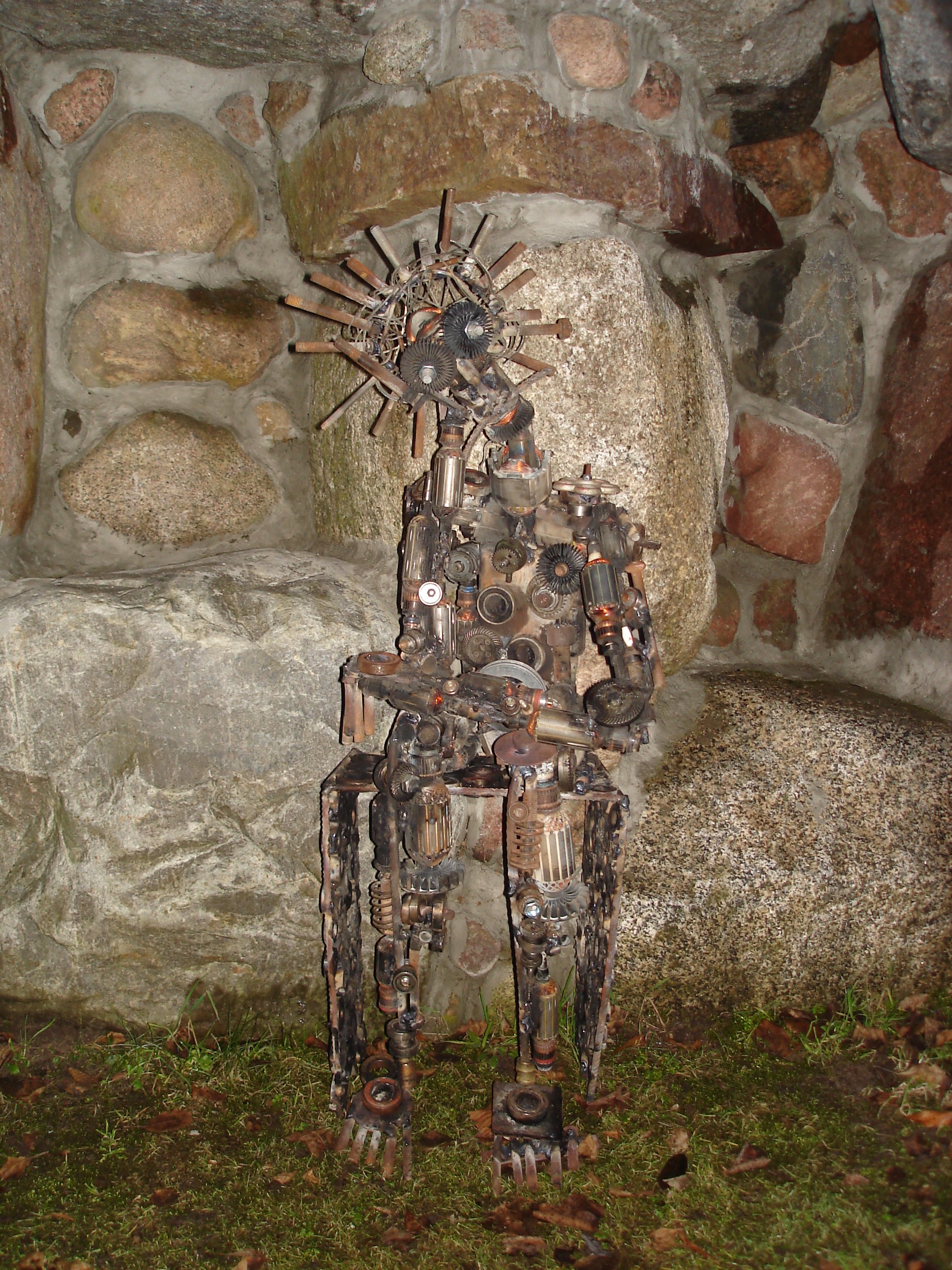 XXI a. Rūpintojėlis 2008 m. A. Česnulio skulptūrų parke, Druskininkai